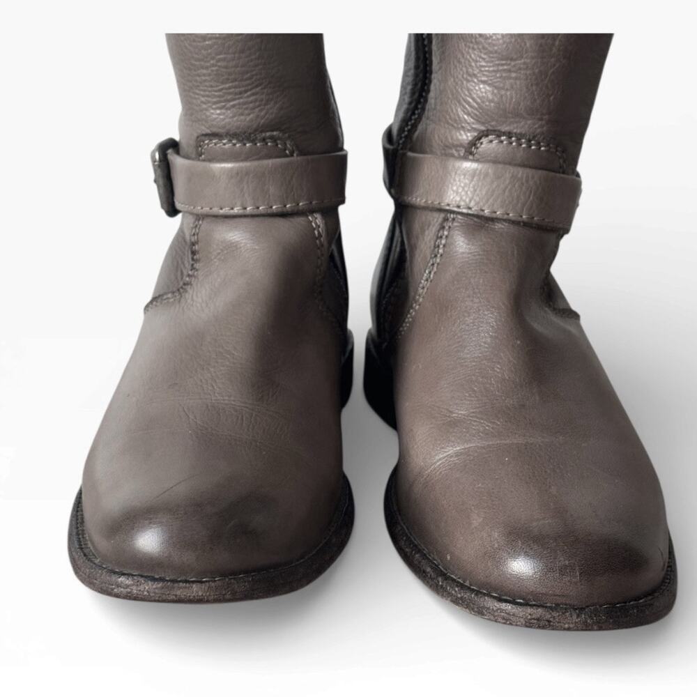 Frye Phillip Women's Size 9.5 B Riding Boots Tall Leather Gray Buckles Side Zip - Picture 4 of 13
